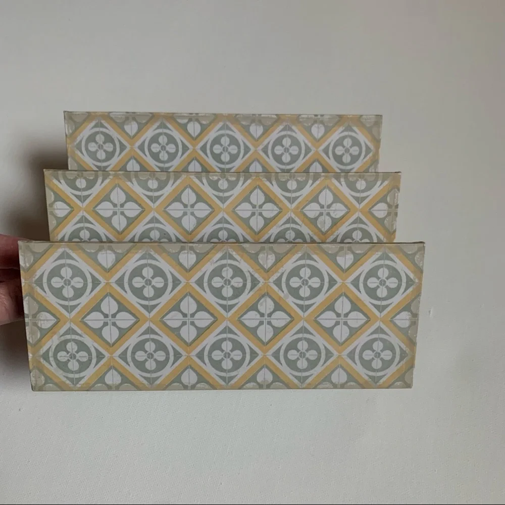 Like New! Desk Paper Holder Decor